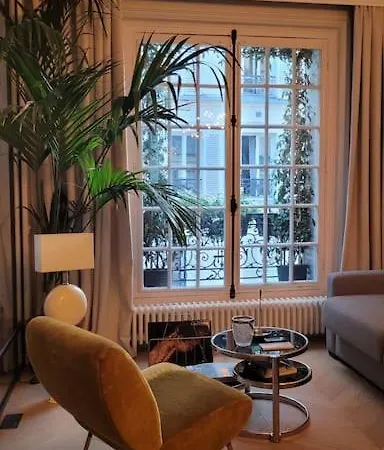 Apartment Refined In Montmartre