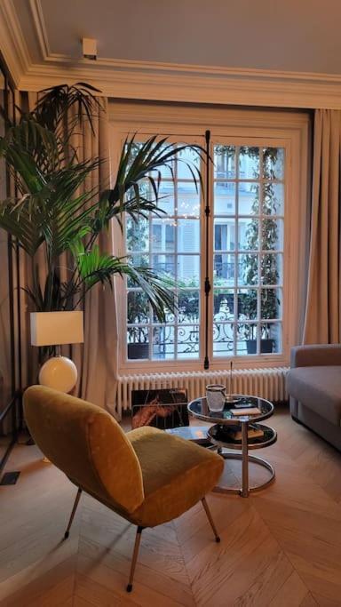 Apartment Refined In Montmartre